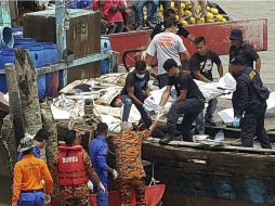 El barco naufragó no muy lejos de la costa por las malas condiciones del mar. EFE / Malaysian Maritime Enforcement A