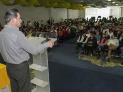 En la reunión con al menos 500 integrantes de Nueva Izquierda, Carlos Navarrete pide evitar protegerse como corriente. TWITTER / @Navarretecarlos