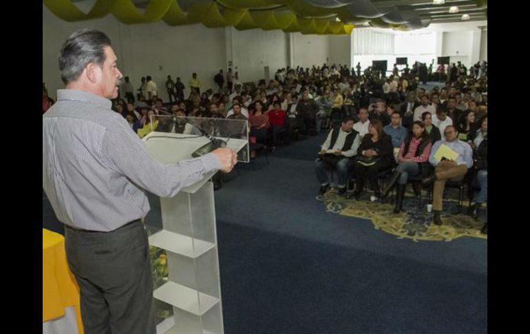 En la reunión con al menos 500 integrantes de Nueva Izquierda, Carlos Navarrete pide evitar protegerse como corriente. TWITTER / @Navarretecarlos