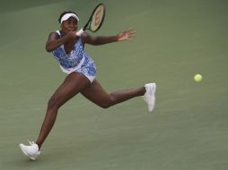 Venus no tuvo mayores problemas para doblegar a la adolescente Kontaveit. EFE / J. Lane