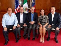 Greg Abbott (c) junto a la secretaría de Turismo y gobernadores de México. TWITTER /