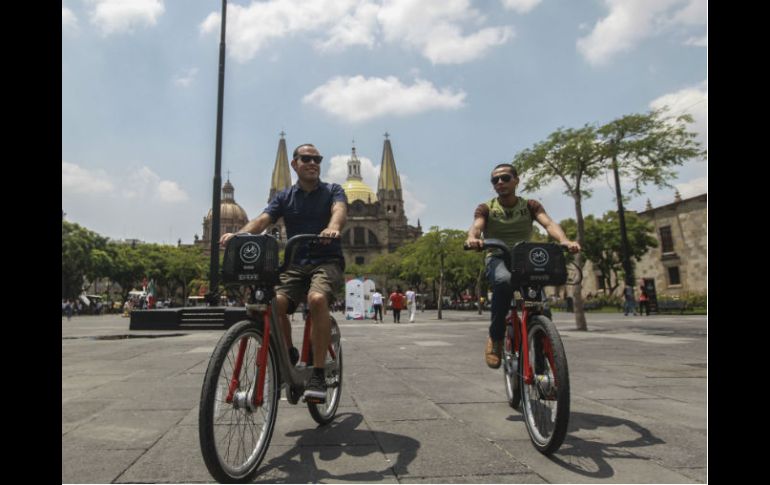 Ricardo y Enrique Ramos hablan de su experiencia tras pedalear en el Centro. EL INFORMADOR / F. Atilano