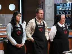 Después de varios programas en la cuerda floja, Carmen (izquierda) tuvo que abandonar el 'reality'. FACEBOOK / MasterChefMX