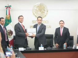 El presidente de la Mesa Directiva del Senado, Roberto Gil Zuarth, recibió la propuesta económica 2016. TWITTER / @senadomexicano