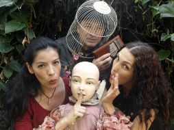 Elizabeth Mercado, Marcos Garcías y Beatriz Cruz ultiman detalles para presentarse en el Teatro Experimental de Jalisco. EL INFORMADOR / A. Camacho