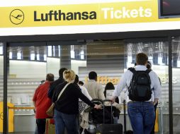 Lufthansa dijo que unos 500 vuelos de la aerolínea estaban en operación el miércoles. EFE / H. Holleman