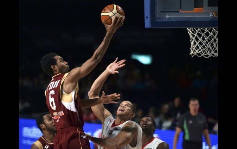 Cox encabezó el ataque venezolano en la duela del Palacio de los Deportes. AFP / Y. Cortez