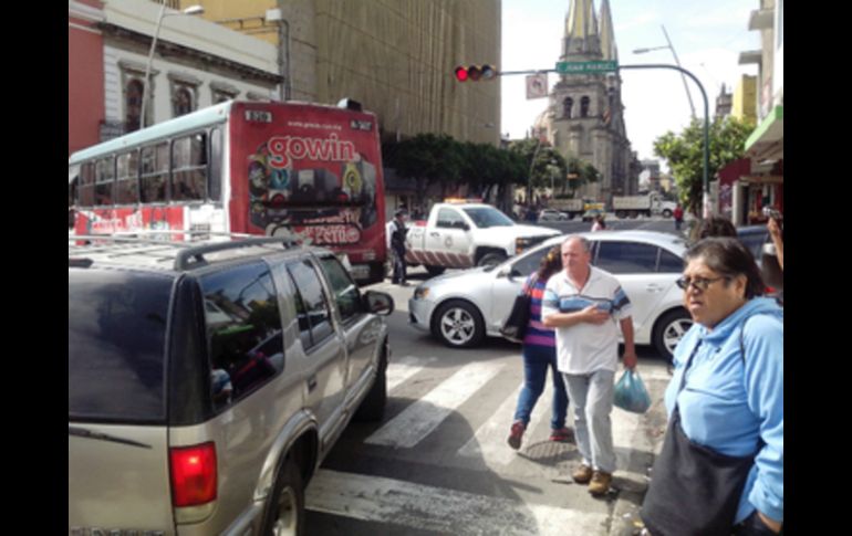 Los semáforos duran más tiempo en verde sobre avenida Alcalde que en las rutas alternas. EL INFORMADOR / ARCHIVO