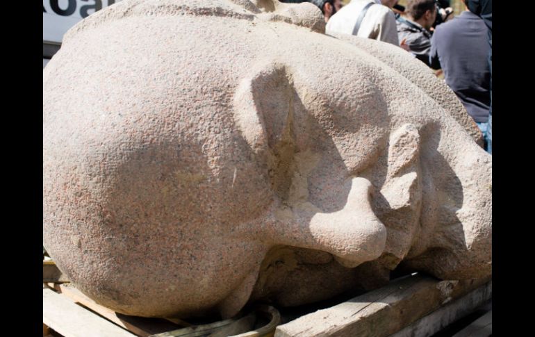 En el otoño de 1991 se ordenó desmontar la estatua en 120 trozos, que fueron enterrados en el sureste de la ciudad. EFE / W. Kumm