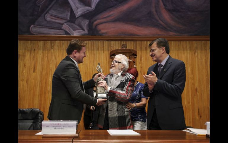 El escritor es la séptima personalidad en recibir la distinción que otorga la FEU a figuras que destacan por su labor. EL INFORMADOR / F. Atilano