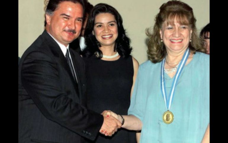 La poeta ha sido galardonada con el Premio Nacional de Literatura de Guatemala en 2011. EL INFORMADOR / ARCHIVO