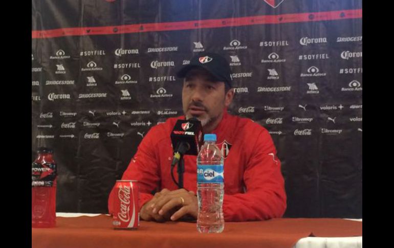 Gustavo Matosas es claro al señalar que Álvaro 'Tata' González no está en forma física para ser titular este sábado. TWITTER / @atlasfc