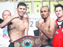 Román Martínez (izq) y Orlando Salido durante la ceremonia de pesaje en Las Vegas. AP / J. Locher