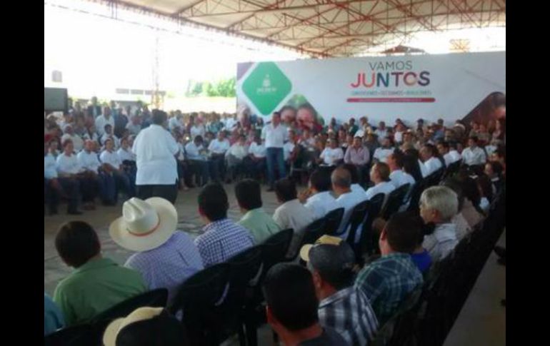 Durante la presentación de Vamos Juntos en Villa Purificación, los habitantes pidieron que la policía municipal regresara. TWITTER / F. Hernández