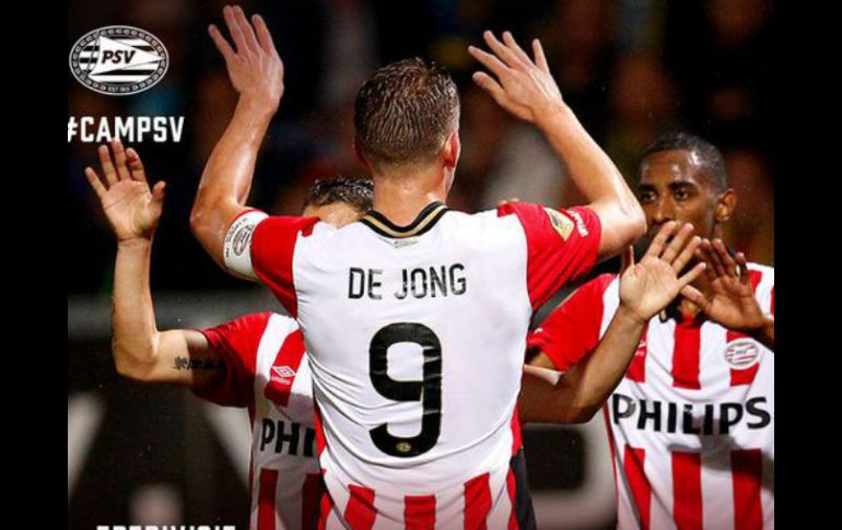 De Jong concreta el 'hat-trick' en una jugada orquestada por el tapatío Andrés Guardado. TWITTER / @PSV