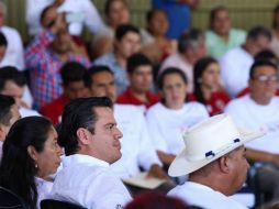 En Villa Purificación, el Gobernador Aristóteles Sandoval se comprometió a que en 60 días vuelva la Policía Municipal. TWITTER / @AristotelesSD