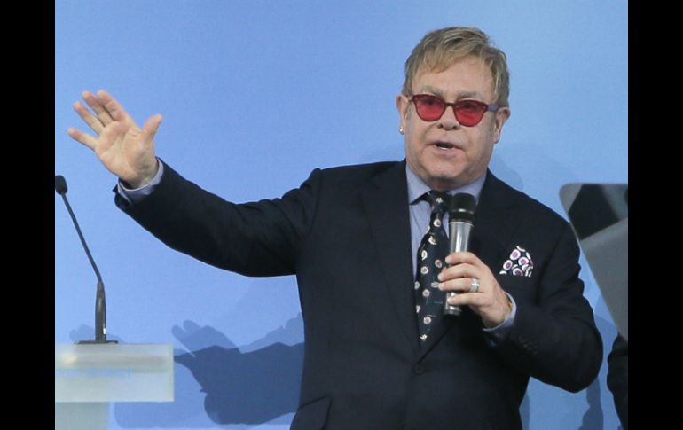 Elton John estuvo en Kiev, donde defendió los derechos de los homosexuales en Ucrania. AP / ARCHIVO