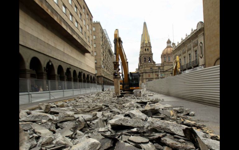 Avenida 16 de Septiembre, intervenida para la construcción de una terminal del Tren Ligero. EL INFORMADOR / ARCHIVO