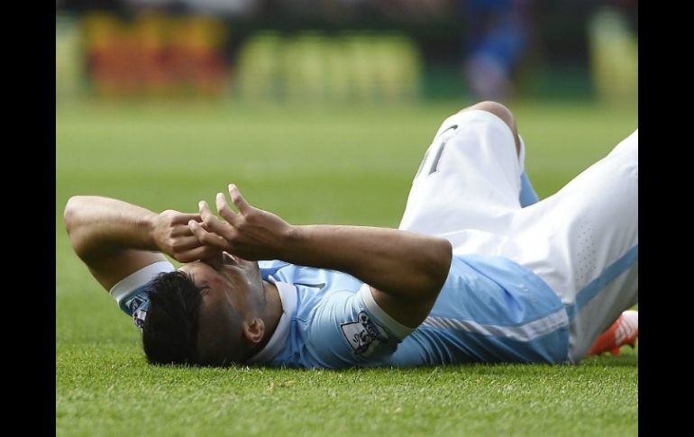 Sergio Agüero salió lesionado del juego ante Crystal Palace. EFE / F. Arrizabalaga