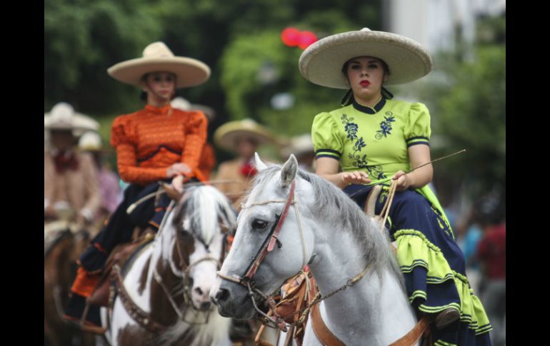 El sombrero es un objeto tradicionalmente fundamental, si no se porta está prohibido montar. EL INFORMADOR / ARCHIVO