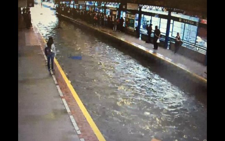 El Siteur suspendió el servicio de la Línea 1 tras las intensas lluvias. TWITTER / @SITEURJAL