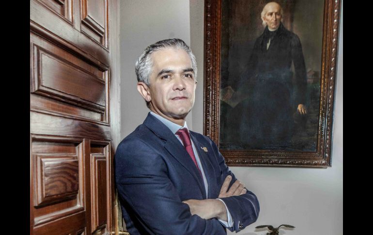 Mancera agrega que le anima ir con la izquierda por la ideología, pero no se cierra a otra opción. SUN / Y. Xolalpa