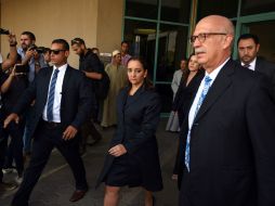 La ministra visita el hospital en compañía de dos médicos mexicanos y tres agentes de la policía científica de México. AFP / M. El-Shahed