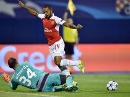 El equipo londinense, no obstante, no se dio por vencido y redujo diferencias por medio de Theo Walcott. AFP / A. Isakovic