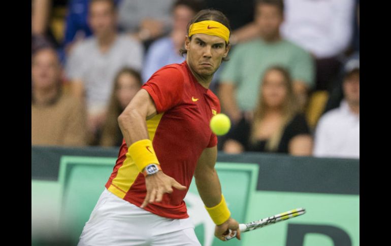 Rafael Nadal defiende los colores de España durante su primer duelo en la serie de Copa Davis ante Dinamarca. EFE / F. Cilius