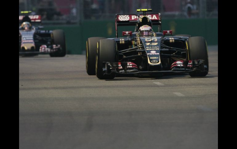 El venezolano Pastor Maldonado (Lotus) quedó eliminado en la primera ronda de la calificación para el Gran Premio de Singapur. EFE / W. Woon