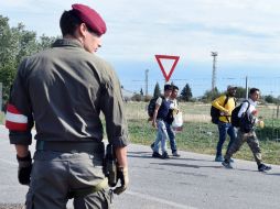 Entre ayer y hoy han llegado casi diez mil refugiados a Hungría, trasladados hasta la frontera por las propias autoridades croatas. EFE / H. Oczeret