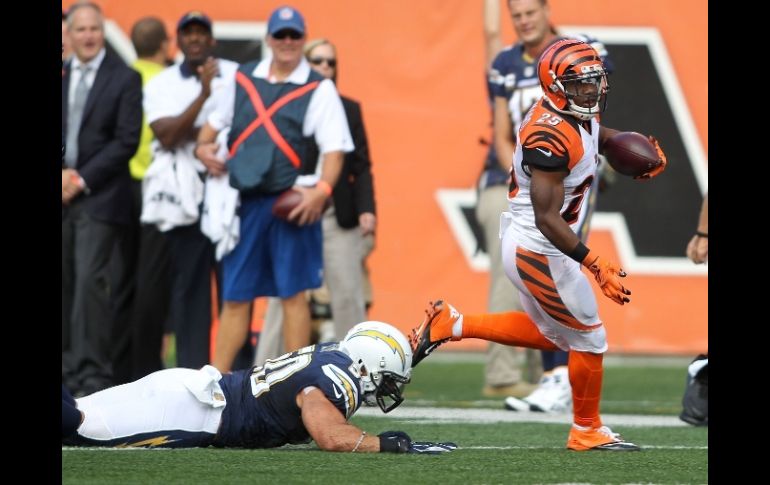 Giovani Bernard se hizo cargo como corredor luego que Jeremy Hill perdió dos ovoides. AFP / J. Grieshop