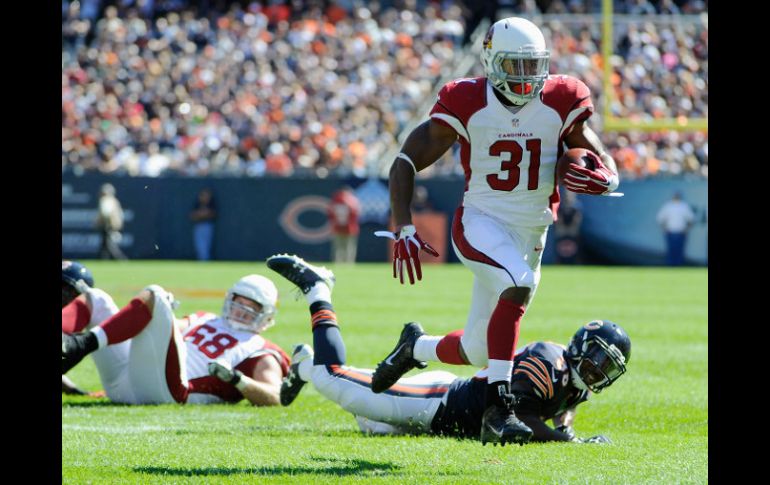 David Johnson devolvió la patada inicial 108 yardas para imponer una marca del equipo y agregó un touchdown por tierra. AP / D. Banks