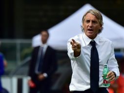 El técnico del Inter, Roberto Mancini, pretende mantener el invicto al recibir al Hellas Verona. AFP / G. Cacace