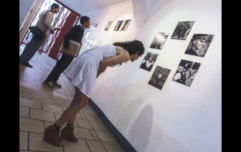 En “Ext.mundo.calle”, Carlos Burgos y Lorena Ortiz comparten aquello que aman: uno la fotografía, el otro el video. EL INFORMADOR / F. Atilano