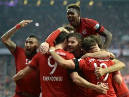 El polaco Robert Lewandowski marcó cinco goles en menos de diez minutos. AFP / C. Stache