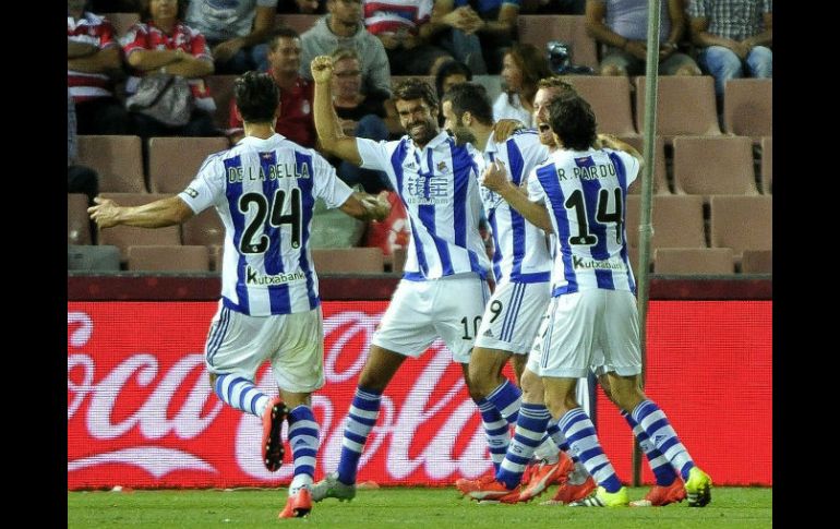 Con este resultado, la Real Sociedad abandonó la zona de descenso en la Liga. EFE / M. Molina