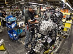 La industria automotriz en México va a seguir dando trabajo de calidad para los jóvenes mexicanos, resaltan. AFP / ARCHIVO