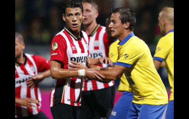 El mexicano Héctor Moreno estuvo presente durante todo el encuentro, aunque no marcó tantos. TWITTER / @PSV