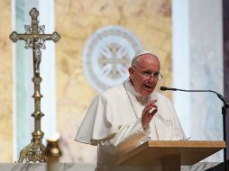 ''No he venido a juzgarlos o a impartirles lecciones'', dice el Papa Francisco a los obispos reunidos en la Catedral de San Mateo. AFP / M. Wilson