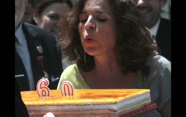 En español, la canción se canta con los estribillos 'Cumpleaños feliz' o 'Que los cumpla feliz'. AFP / ARCHIVO