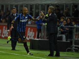 Felipe Melo festejó su anotación con el entrenador Roberto Mancini. AFP / O. Morin