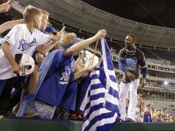 Los aficionados de los Reales están de fiesta por el paso de su equipo, el segundo más ganador de la MLB. AP /  C. Riedel