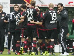 Bayer Leverkusen logra una victoria más dentro de la Bundesliga, al vencer como visitante 3-0 al Werder Bremen. AP / J. Sarbach