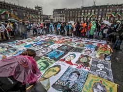 La manifestación en el DF por el año de desaparecidos de los 43 normalistas culminó en el Zócalo. SUN / Y. Xolalpa