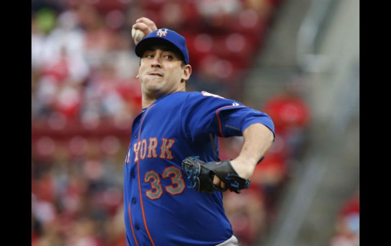 Matt Harvey dominó a los de Cincinnati y puso su marca en 13-7. AP / A. Doster