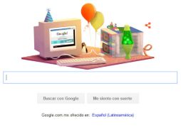 En la imagen de aniversario aparece una de las primeras computadoras personales. ESPECIAL / google.com