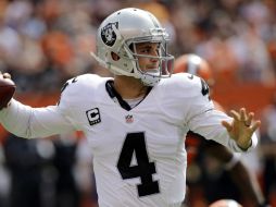 Derek Carr aportó dos pases de anotación. AP / A. Josefczyk