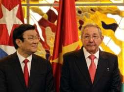 El mandatario vietnamita, Truong Tan Sang y Raúl Castro. EFE / A. Ernesto