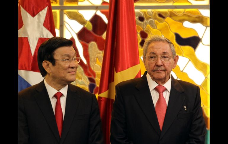 El mandatario vietnamita, Truong Tan Sang y Raúl Castro. EFE / A. Ernesto